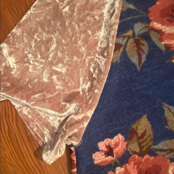 Oddy Floral Top - Picture 8 of 10